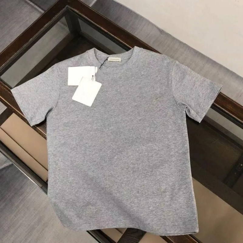 gray tee shirt