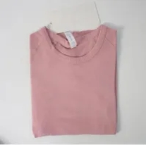 pink t-shirt